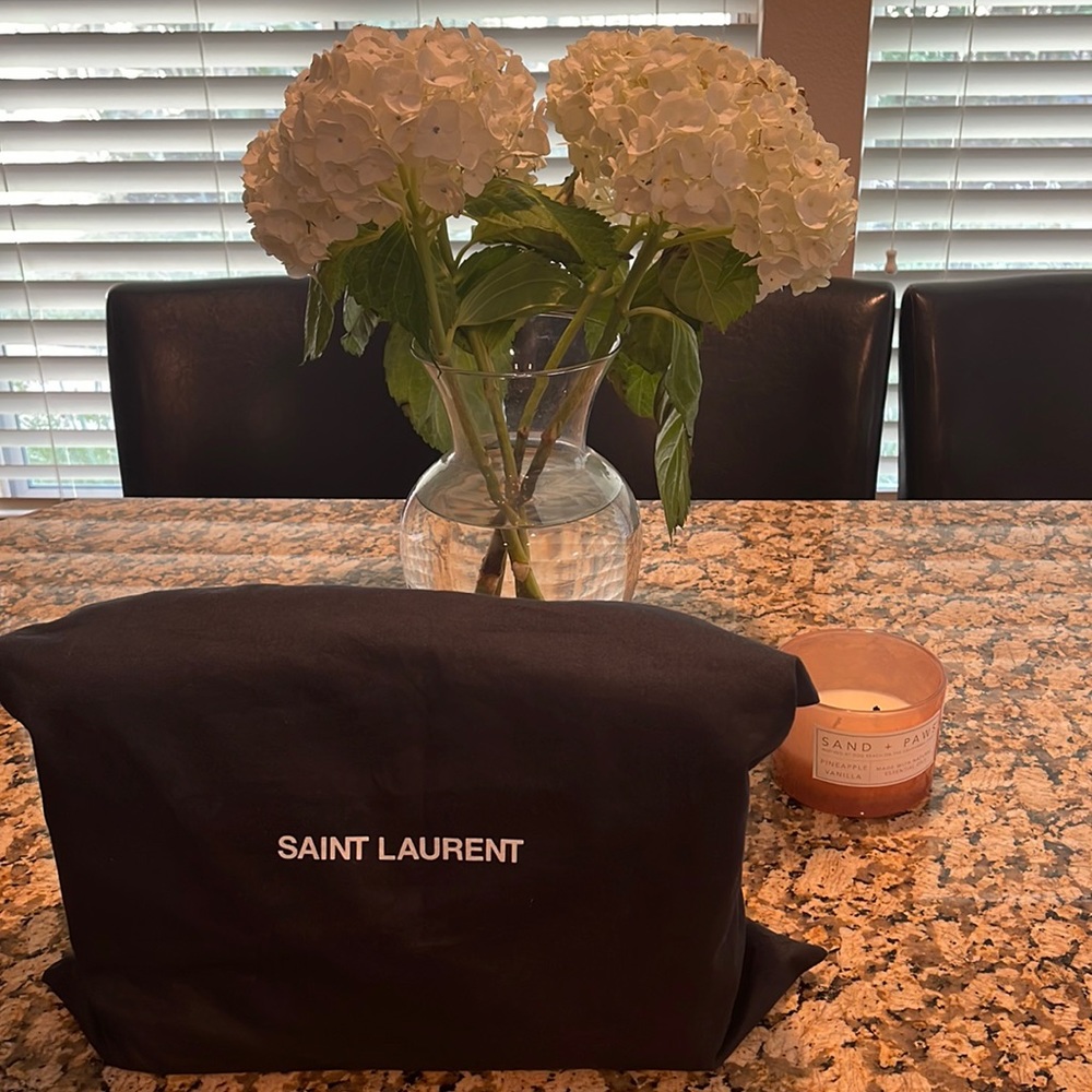 Like new Yves Saint Laurent Loulou Medium Chain Shoulder Bag - Picture 8 of 11